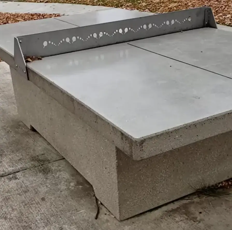 Betonowy stół do pingponga Everfun – prezentacja w przestrzeni publicznej