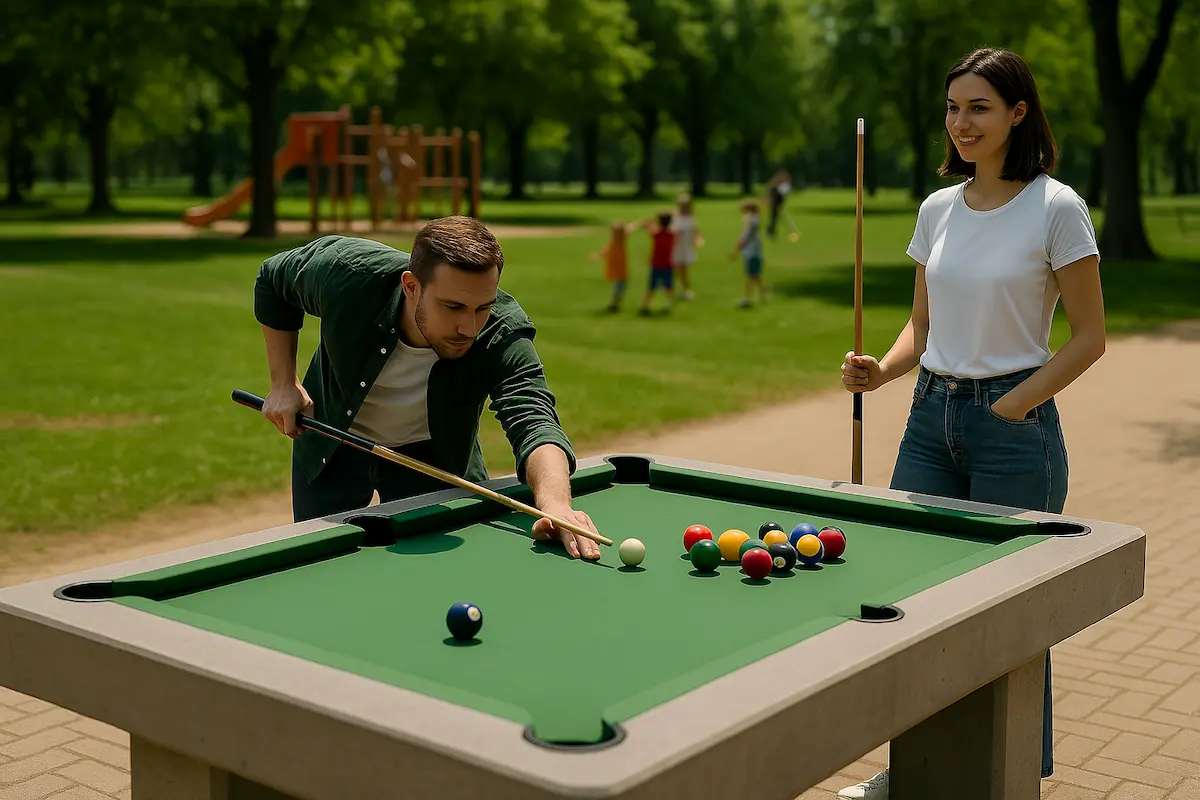 alt="Stół bilardowy ogrodowy zewnętrzny betonowydo parku i szkoły"