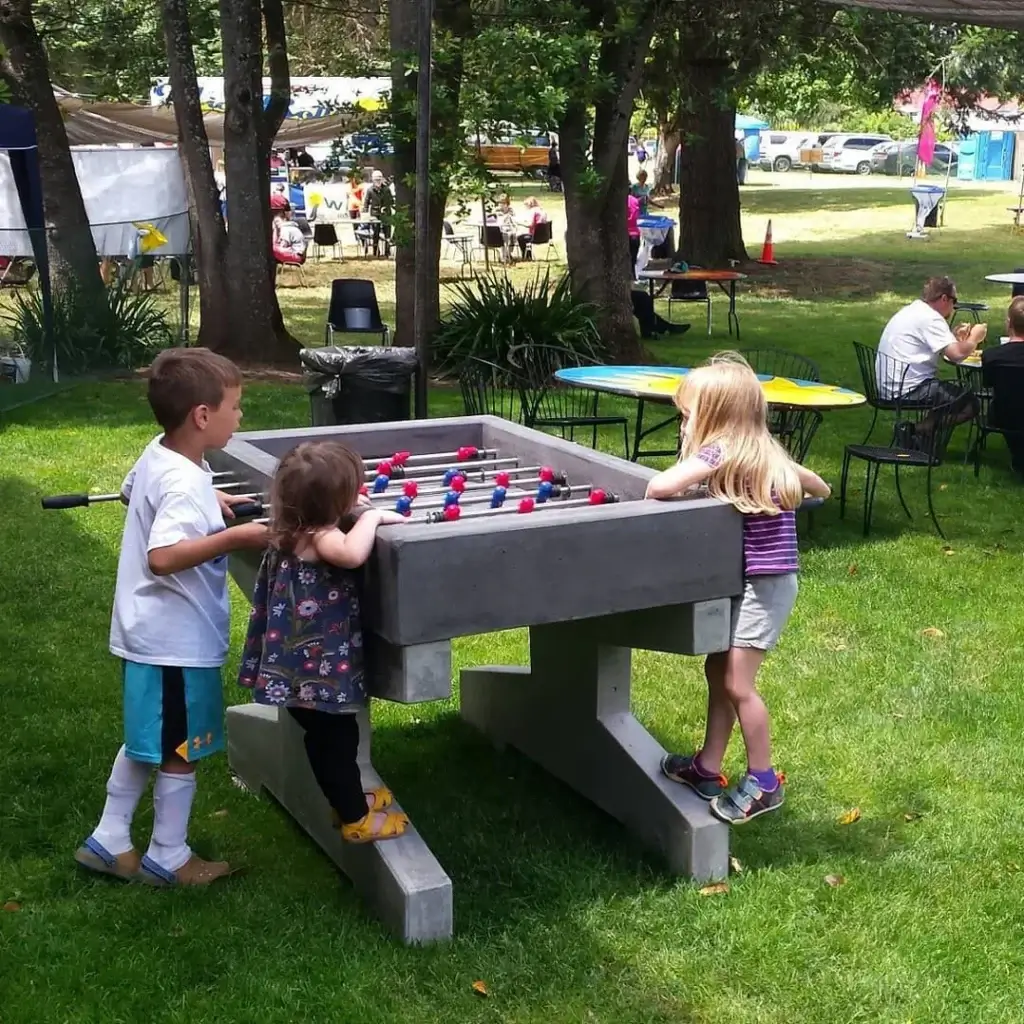 alt=" piłkarzyki do ogrodu rozrywka na świeżym powietrzu"